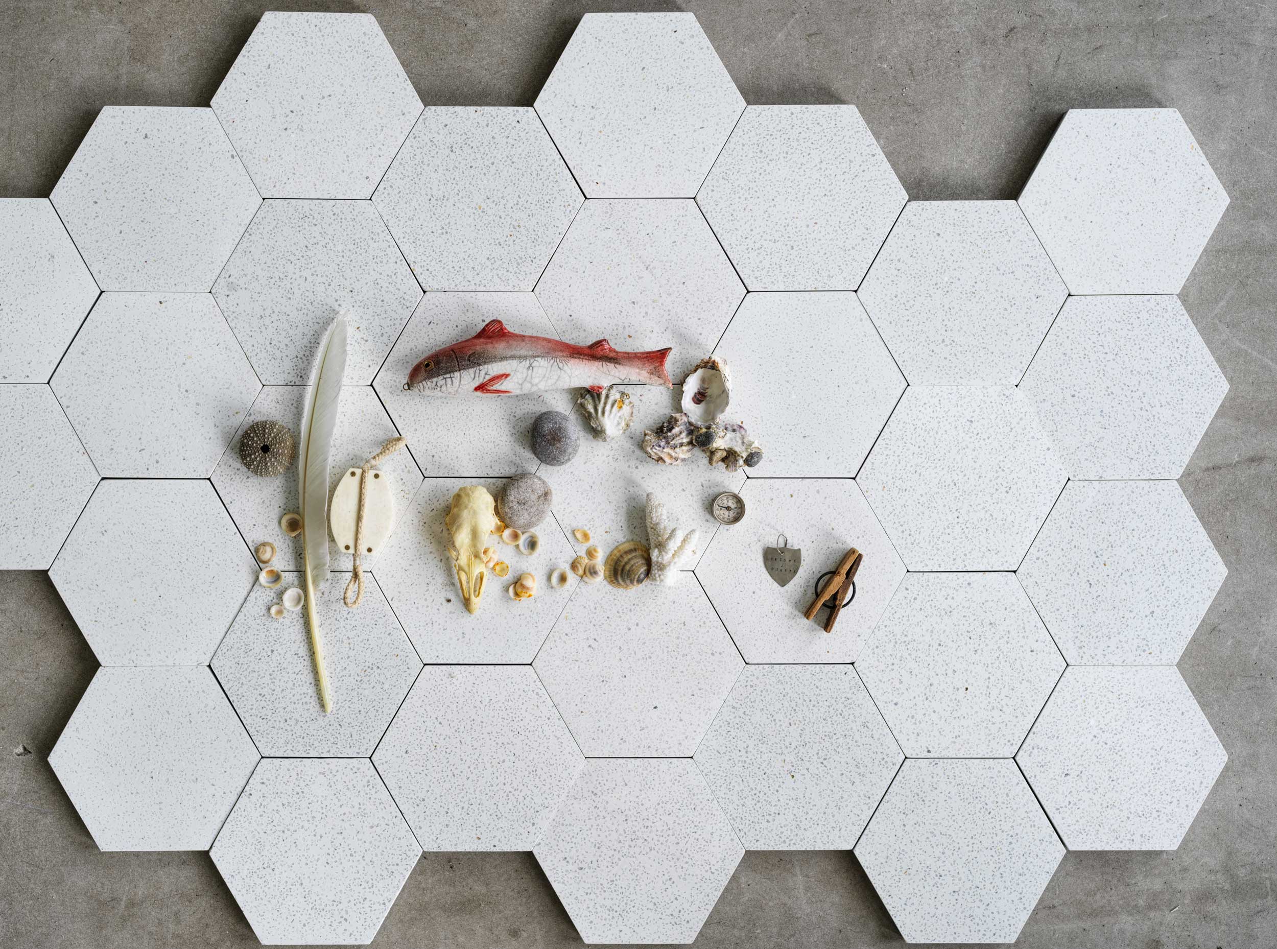 Sibella Court Tradewinds Captin White Pain Hexagon