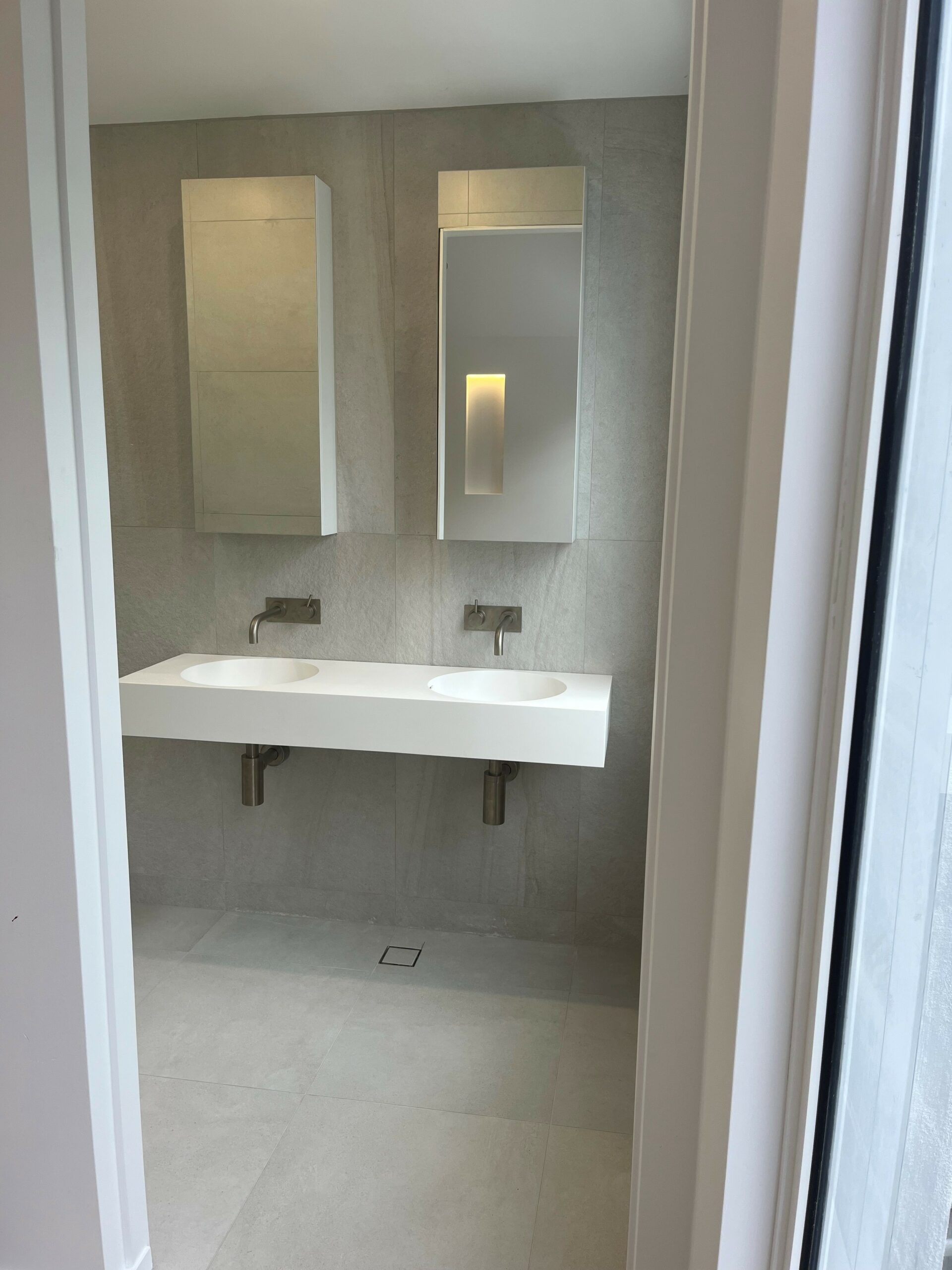 Sublime Ivory Internal + External Tile 1