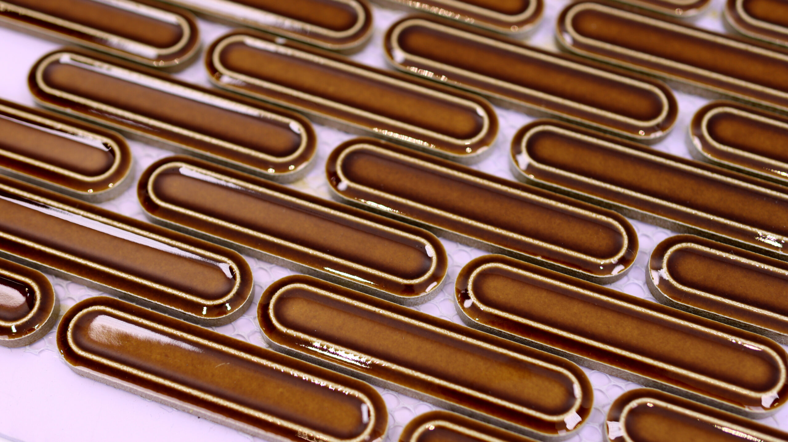 Bounty Oval Caramel Gloss Detail